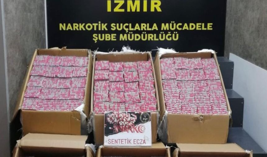 İzmir'de dev baskın! 120 bin 800 sentetik ecza yakalandı