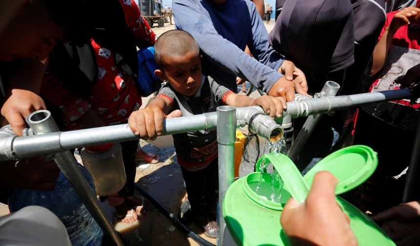 Gazze'deki Filistinlilerin su bulabilmek için yaşadığı sıkıntılar