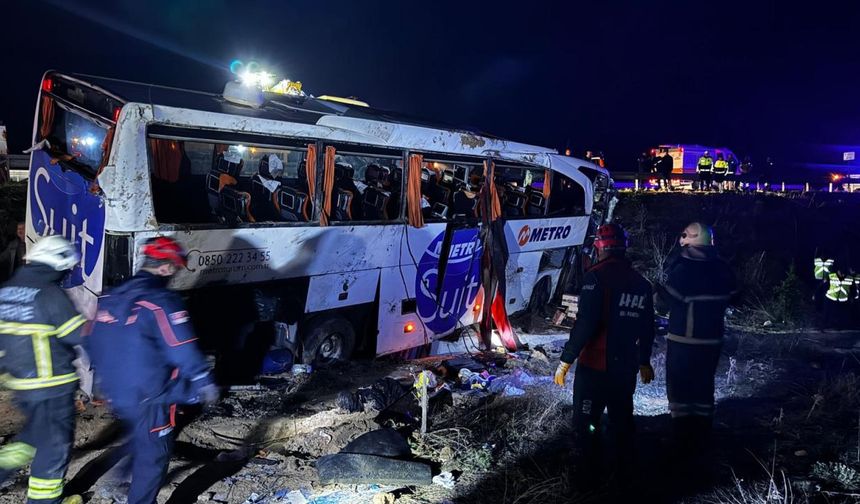 Aksaray'da yolcu otobüsü şarampole devrildi! Ölü ve yaralılar var