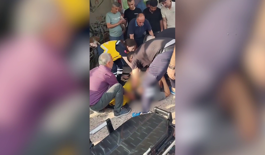 Adana'da otomobil kahvehaneye daldı: Yaralılar var