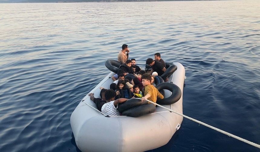 İzmir sahilinde düzensiz göçmen operasyonu! 104 kişi yakalandı