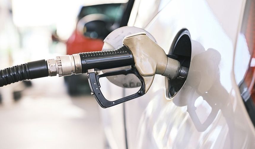 Benzine ve motorine indirim mi geldi? Benzin litre fiyatı ne kadar? 26 Temmuz 2024 motorin, bezin, LPG litre fiyatları!