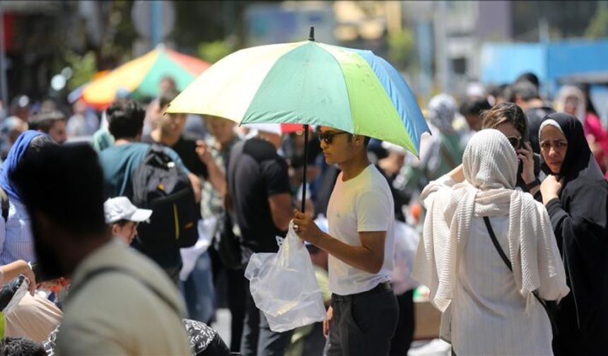İran'da sıcaklar nedeniyle tüm kamu kurumları tatil edildi