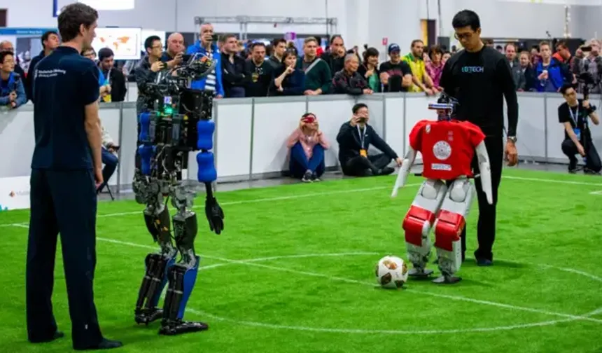 Dünyanın en büyük futbol cambazı sahalara indi