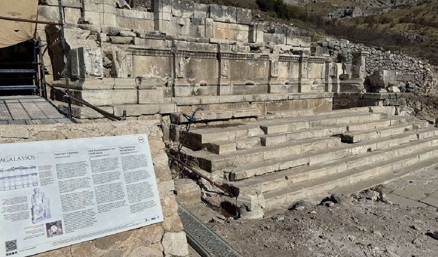 Sagalassos Antik Kenti'ndeki Hadrianus Çeşmesi ayağa kaldırılıyor