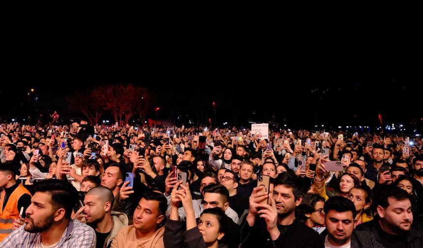 Aydınfest Gençlik Festivali ikinci gününde binlerce kişiyi ağırladı