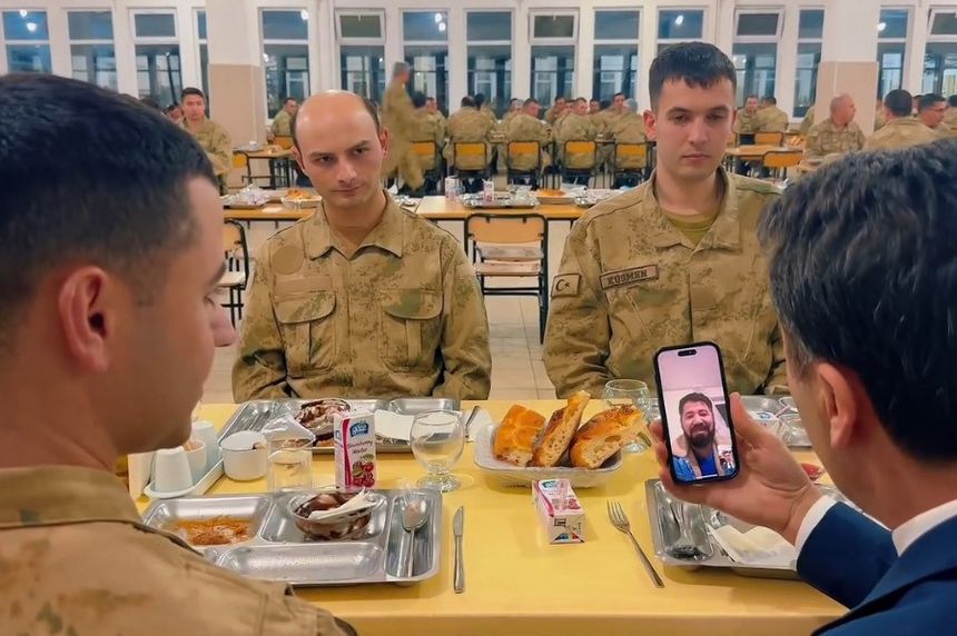 Bilecik Valisi Mehmetçiği ailesiyle görüntülü görüştürdü