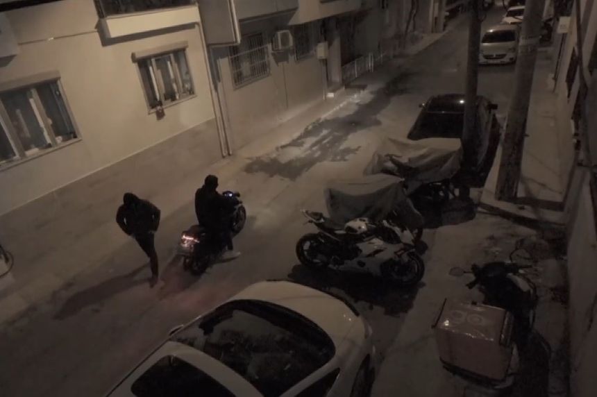 İzmir'de Motosikletin hız göstergesini böyle çaldılar