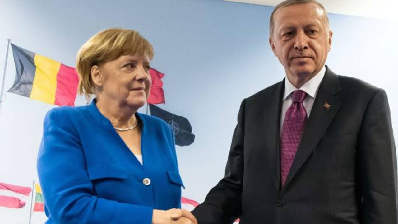 Merkel: Türkiye'nin NATO üyesi kalması lazım