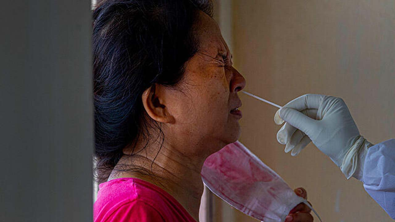Koronavirüs diz çöktürdü! 24 saatte binlerce kişi öldü