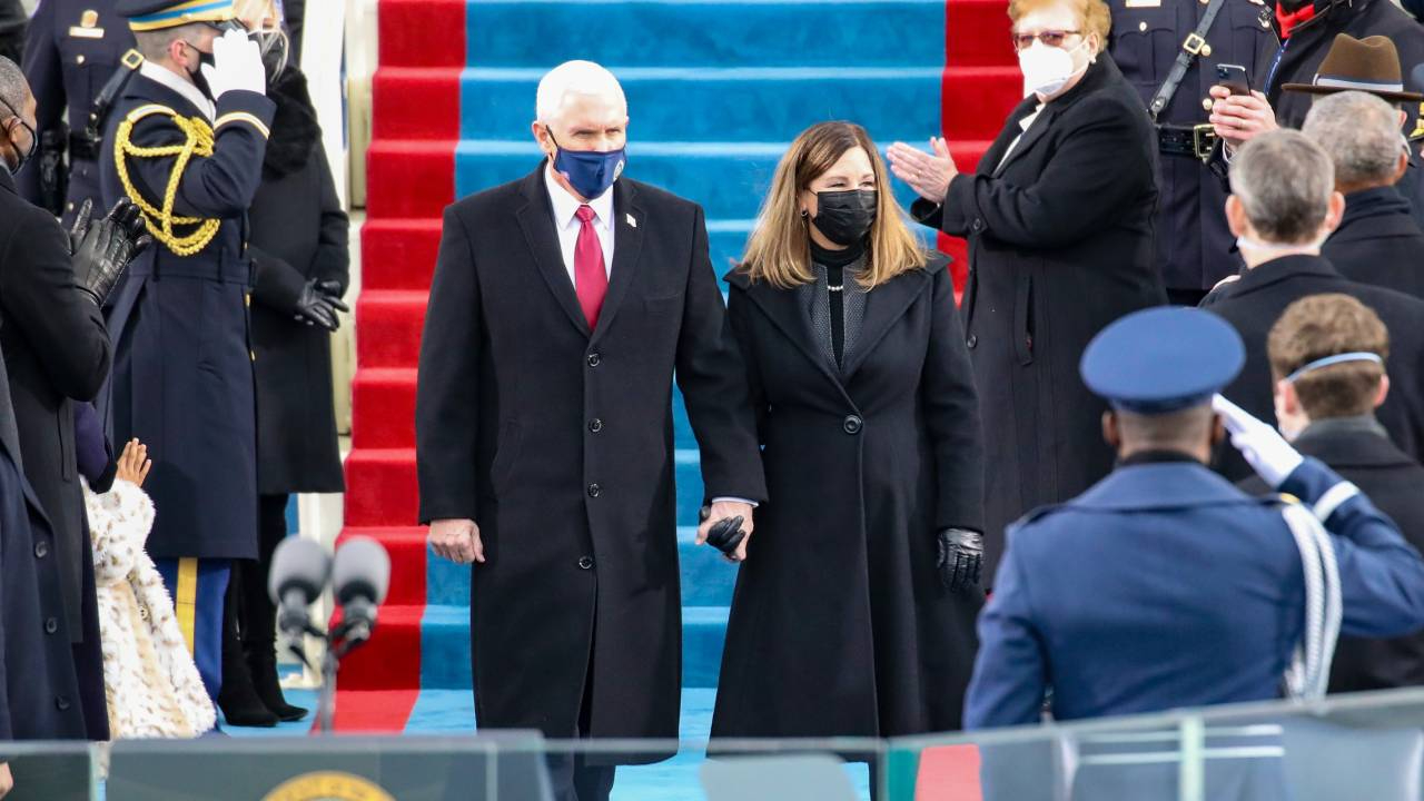 Trump'ın yardımcısı Pence, Biden'ın yemin törenine katıldı