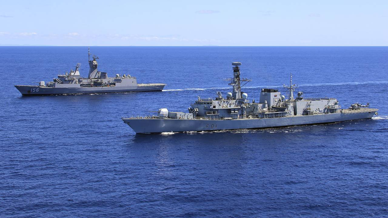 İngiltere, Kraliyet Donanması'ndan 2 devriye gemisini Jersey'e gönderecek