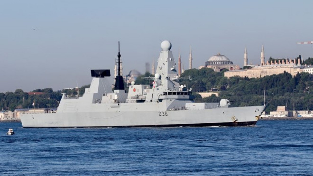 Rusya, Karadeniz'deki İngiliz savaş gemisine uyarı ateşi açtı