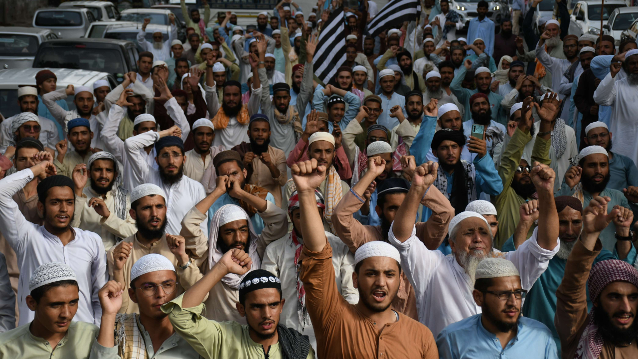 Pakistan'da Hintli siyasinin Hazreti Muhammed'e hakaret etmesi protesto edildi