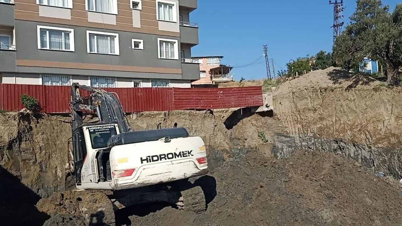 Temel kazasında faciadan dönüldü: Apartman boşaltıldı