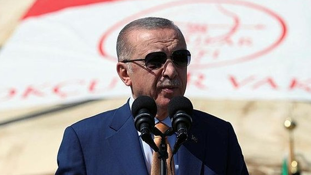 Erdoğan'dan Malazgirt Zaferi'nde net uyarı: 'Vatanımızı bölmeye çalışanın gözünün yaşına bakmayız'