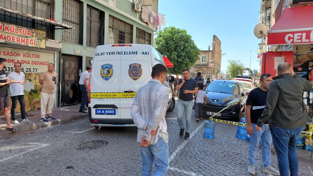 İstanbul'da polislere silahlı saldırı: Cinayetten dönerken kimlik kontrolünde ateş açtı