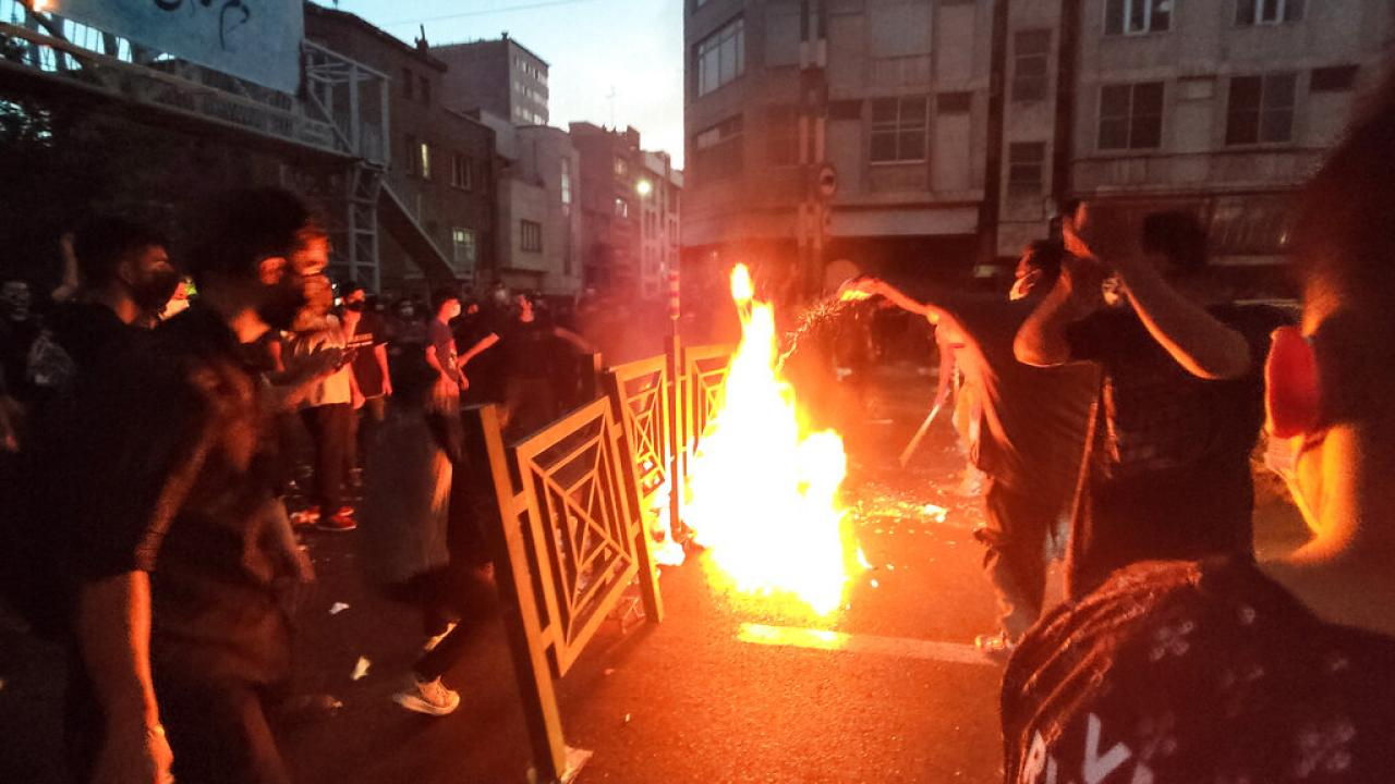 İran'da protesto gösterileri devam ediyor