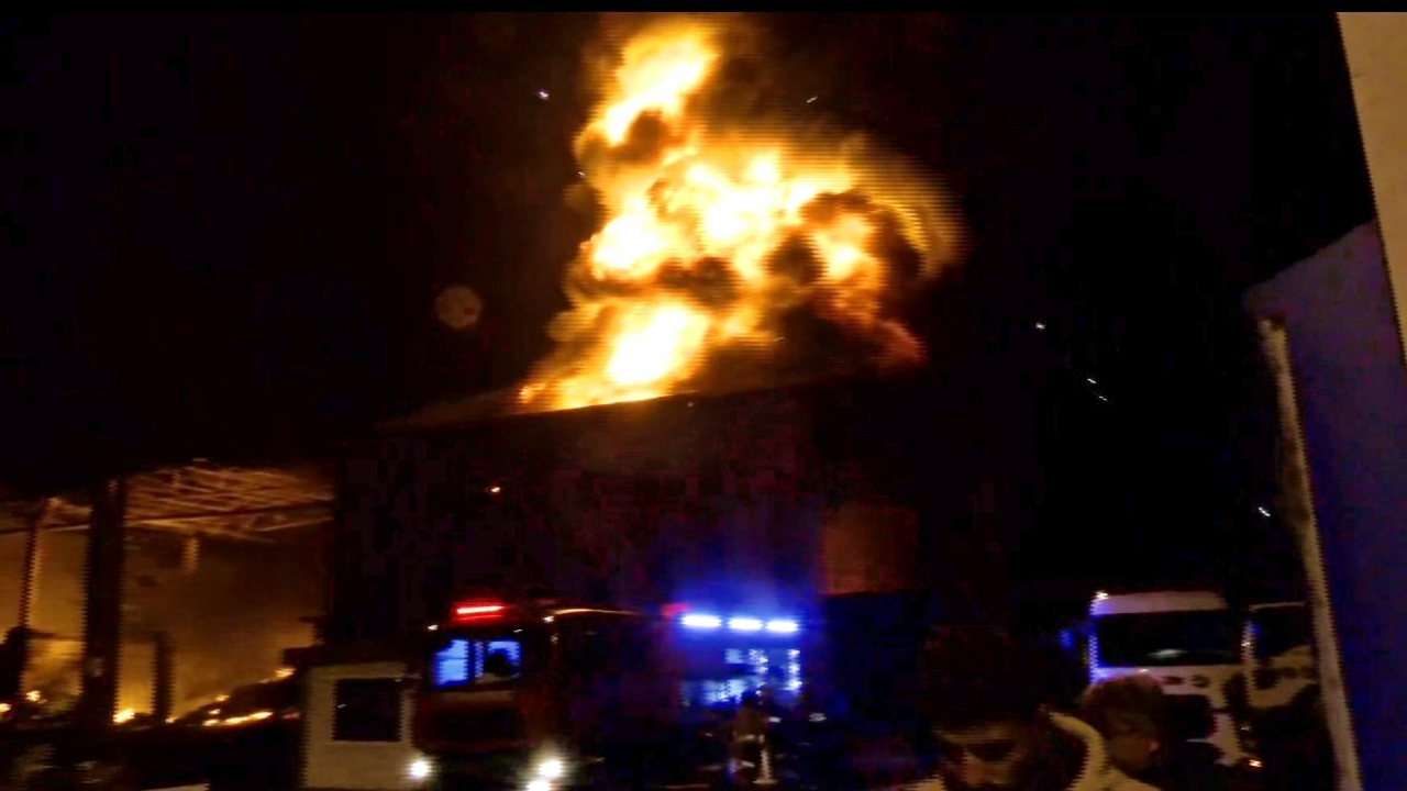 Bursa'da fabrika yangınında patlama