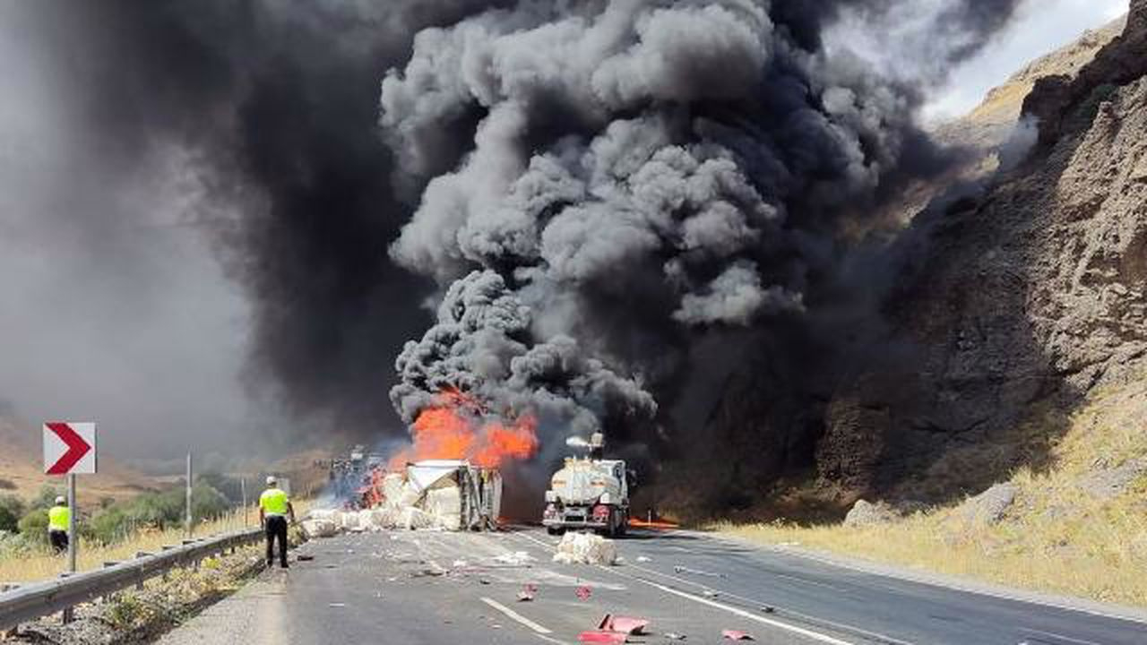 Ağrı'da kaza; Yolcu otobüsü, tanker ve TIR alev aldı: 7 ölü, 11 yaralı