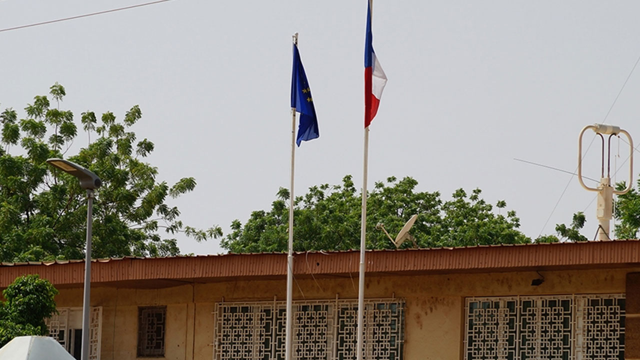 Fransa'ya verilen süre doldu! Fransız Büyükelçi Nijer'den ayrıldı