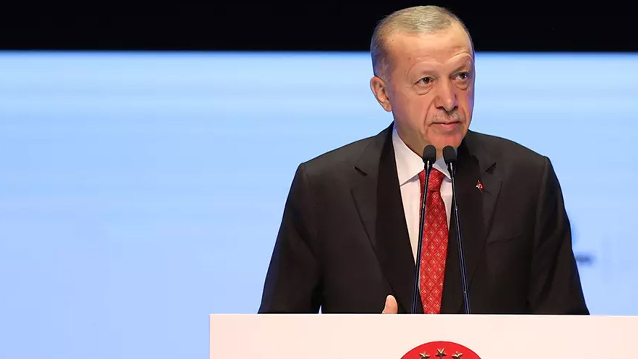 Cumhurbaşkanı Erdoğan'dan CHP'ye tepki: Herkes bir köşe başına yapışmanın derdinde