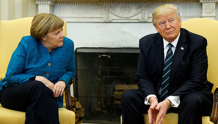 Trump Merkel'in elini sıkmadı!