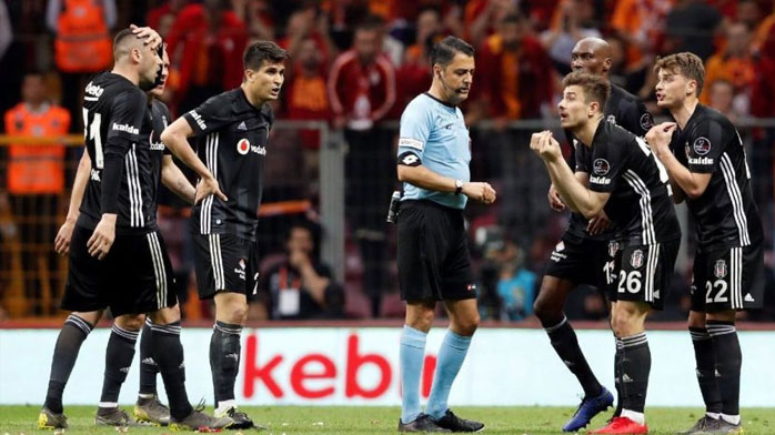 Galatasaray - Beşiktaş derbisinde ortalığı karıştıran karar