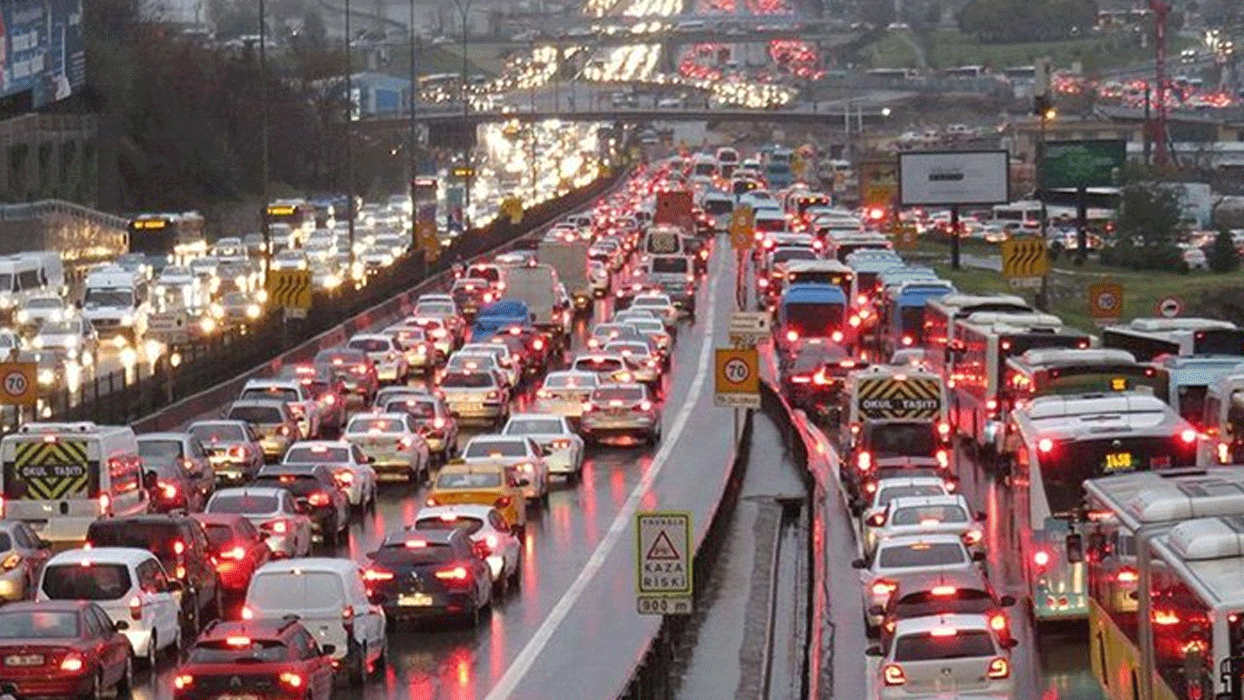 İstanbul'da pazar günü bazı yollar trafiğe kapatılıyor! İşte trafiğe kapanan yollar ve alternatifleri!