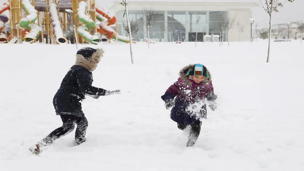 Kar yağışı sebebiyle bazı illerde okullar tatil edildi