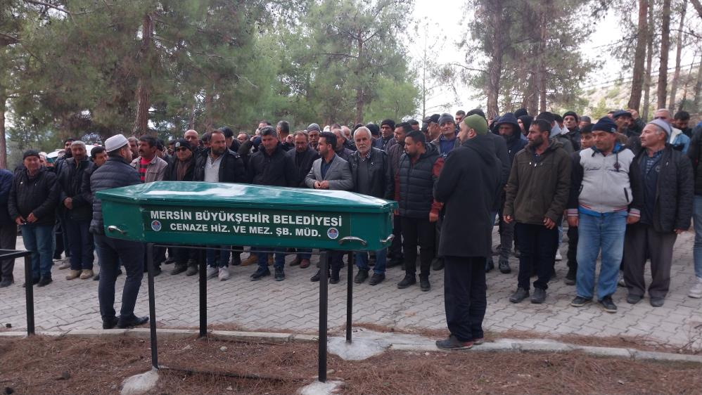 Mersin'de tipide mahsur kalarak donarak yaşamını yitiren 18 yaşındaki çobanlıkFaruk Yaprak'ın cenazesi toprağa verildi.