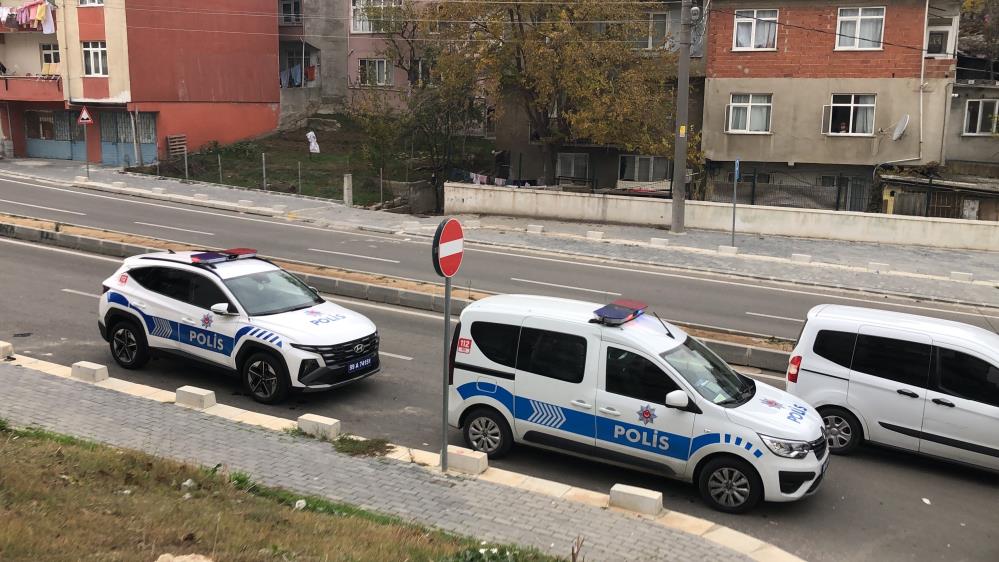 Tekirdağ Çorlu’da bir baba, kendisine bıçak çekip saldırdığı iddia edilen oğlunu silahla vurdu.