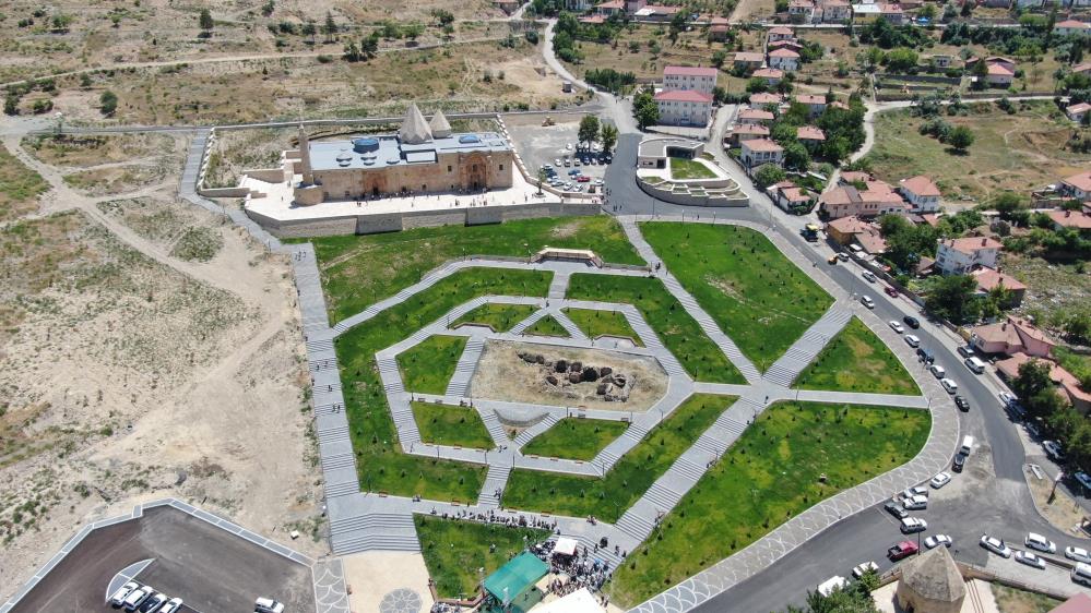 UNESCO Tarafından Türkiye’de koruma altına alınan ilk eser olan Divriği Ulu Camii ve Darüşşifası