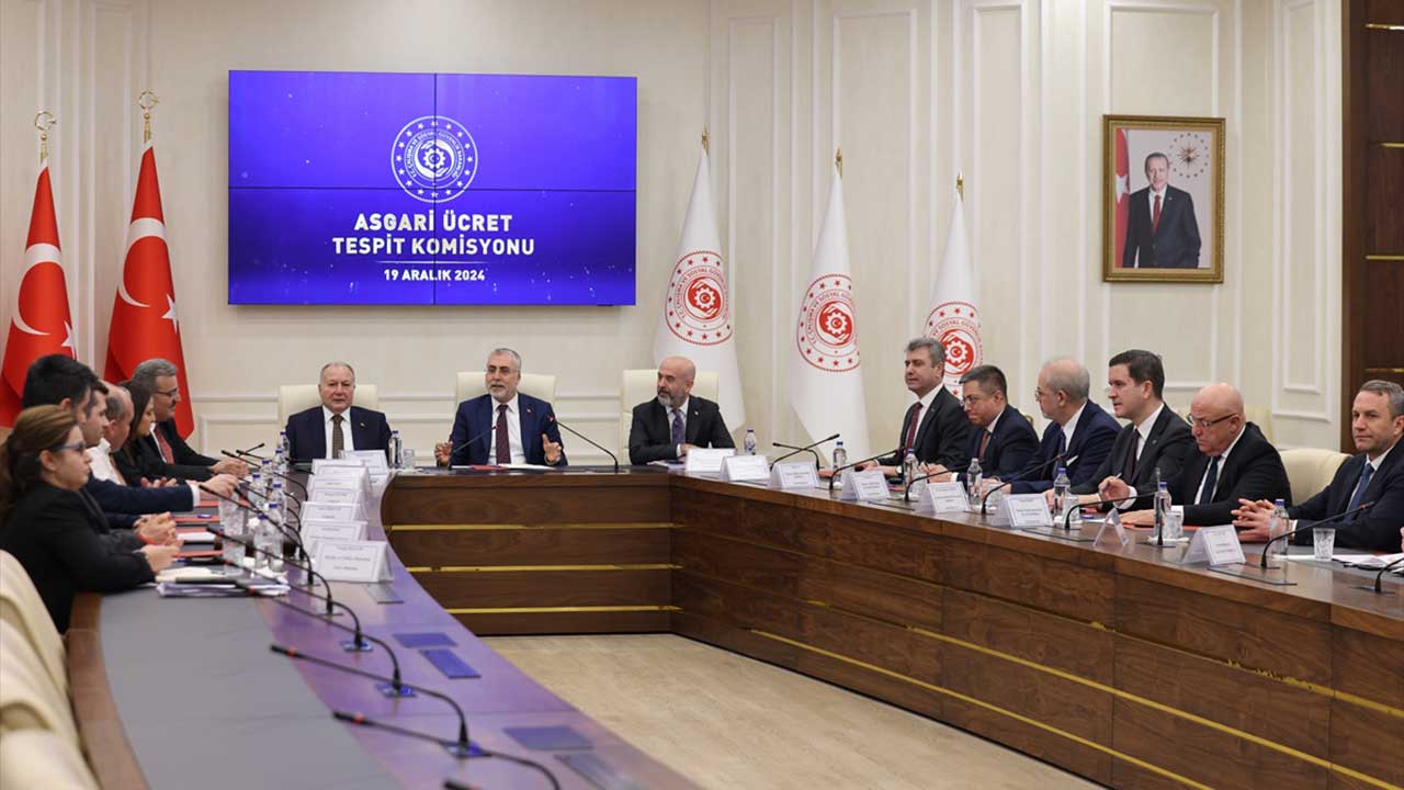 Asgari̇ Ücret Tespi̇t Komi̇syonu Toplati 2025