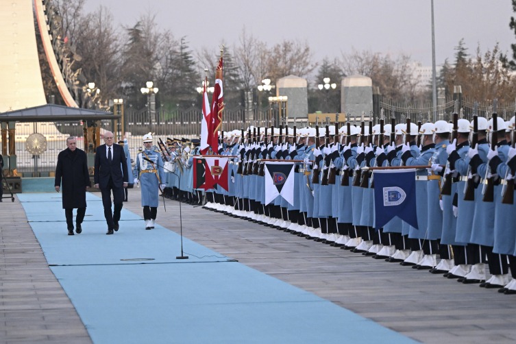 Cumhurbaşkanı Recep Tayyip Erdoğan, Türkiye'yi ziyaret eden Lübnan Başbakanı Necib Mikati'yi resmi törenle karşıladı.