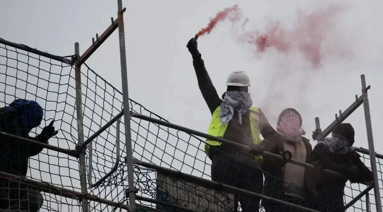 Pkk’lı Teröristler Türkiye'ye Ait Binayı Işgal Etti. Almanya'da Skandal Olay