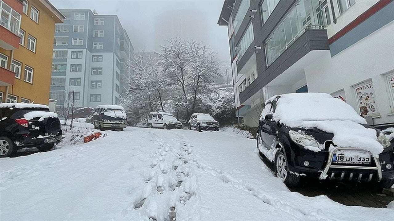 Yarın hangi illerde okullar tatil?