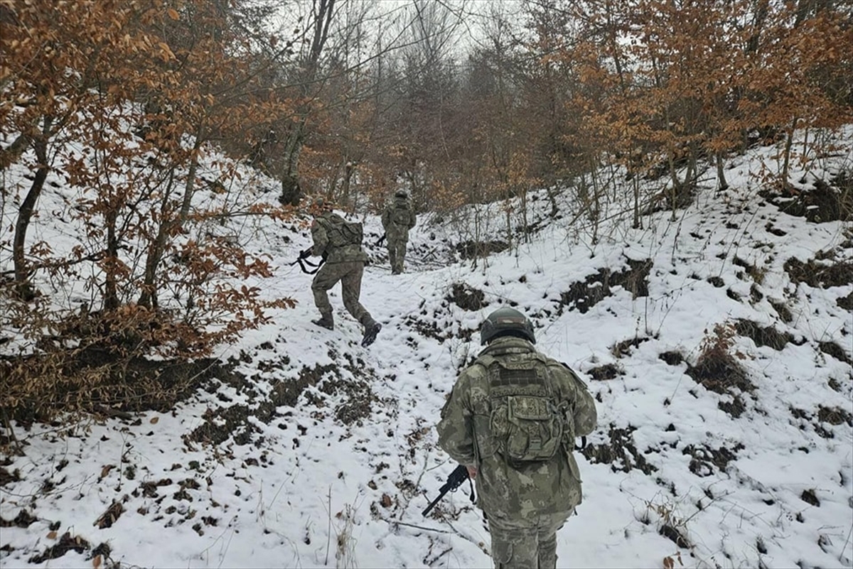 Mehmetçik'in, Kosova’nın Sırbistan sınırındaki devriye faaliyetleri sürüyor