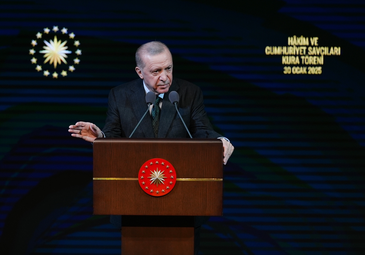 Cumhurbaşkanı Recep Tayyip Erdoğan, Beştepe Millet Kongre ve Kültür Merkezi'nde düzenlenen Adli Yargı Hakim ve Cumhuriyet Savcıları ile İdari Yargı Hakimleri Kura Töreni'ne katılarak konuşma yaptı.