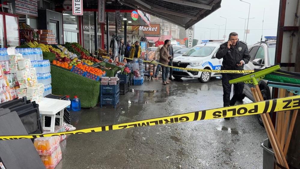 Rizeli anne oğlunu 'darp etti' diye market çalışanını silahla vurdu