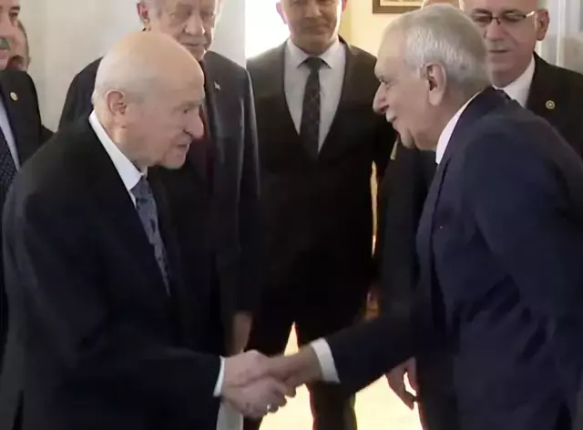 Bahçeli Ahmet Türke Tezbih Hediye Etti