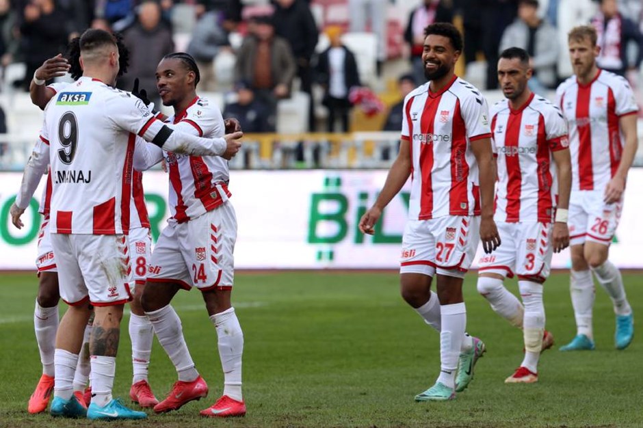 Trendyol Süper Lig'in 21. haftasında Net Global Sivasspor Bellona Kayserispor'u 5-2 mağlup etti