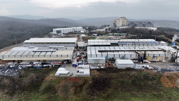 Sakarya'da Yalıtım Fabrikasında Yangın Çıktı 2 Işçi Yaralandı