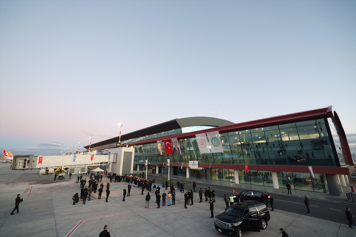 Cumhurbaşkanı Recep Tayyip Erdoğan, Kayseri Havalimanı Yeni Terminal Binası Mütemmimleri ile Apron Projesi açılışına katıldı.