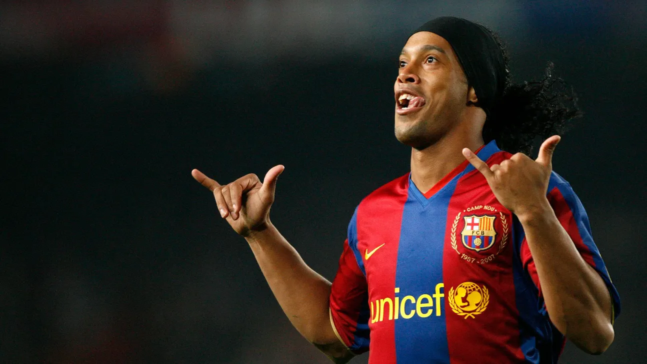 0B1855A3 090516 Ronaldinho Barcelona Usa Office