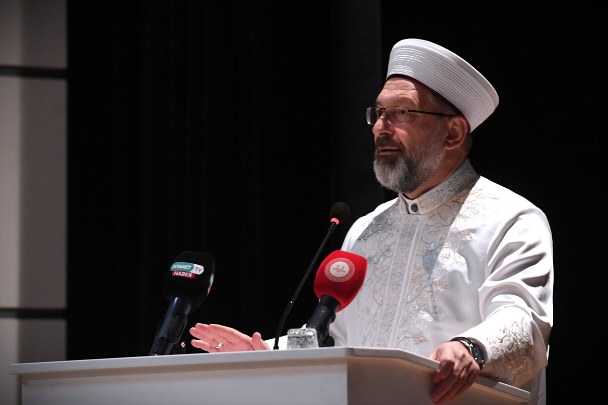 Diyanet İşleri Başkanı Erbaş, Şehit Ömer Halisdemir Anma Programı'nda konuştu