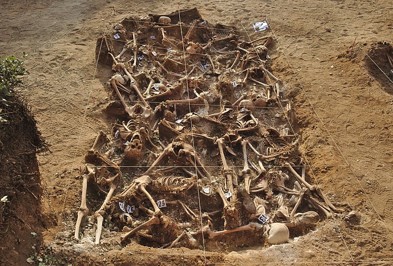 800Px Spanish Civil War Mass Grave Estépar, Burgos