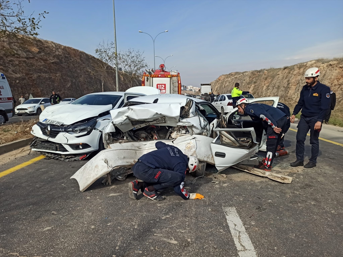 Şanlıurfa'daki zincirleme trafik kazası araç kamerasınca kaydedildi