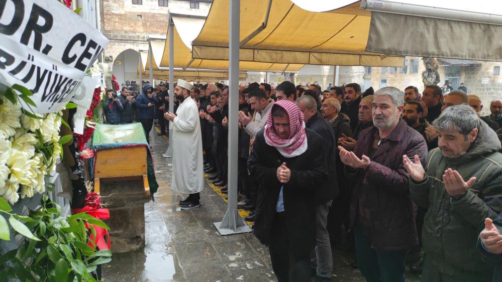 Mahmut Tanal'ın ağabeyi Şanlıurfa'da son yolculuğuna uğurlandı