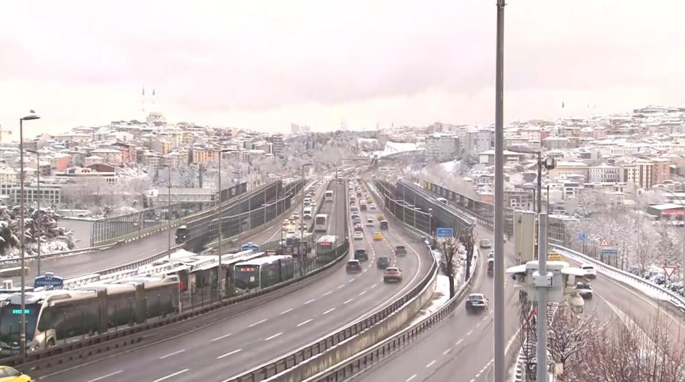 İstanbul'da okullara kar tatili trafiğe yaradı